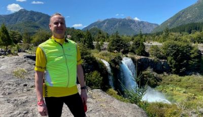 Andrew Lindsay Cycling on the  tour with redspokes